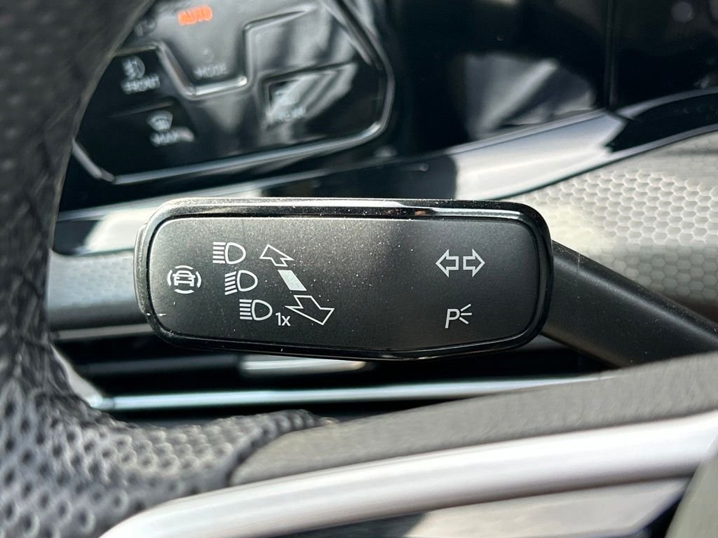Used 2022  Volkswagen Autobahn image 29