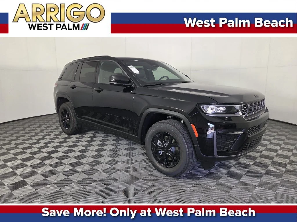 New 2026 Diamond Black Crystal Pearl-Coat Exterior Paint Jeep Laredo Altitude image 1
