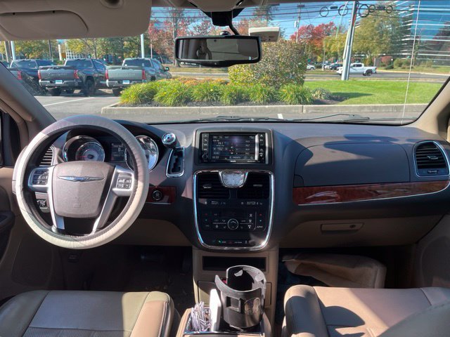 Used 2015 Beige Chrysler Touring-L image 7