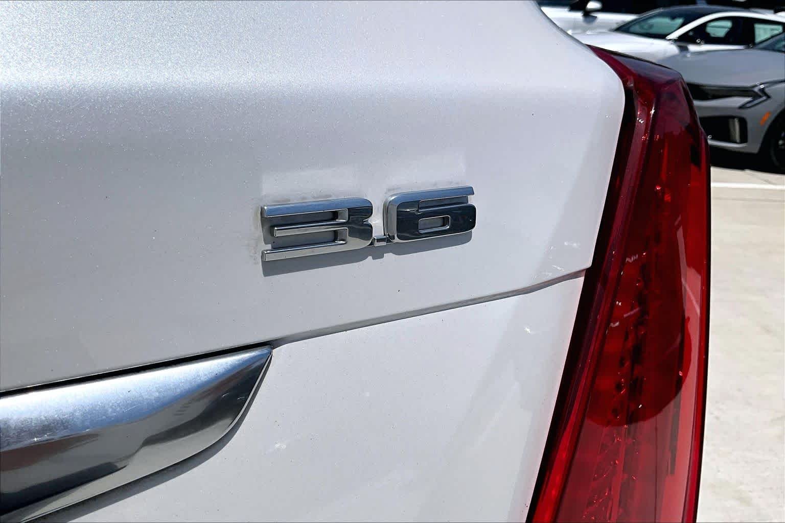 Used 2017 Crystal White Tricoat Cadillac Premium Luxury FWD image 10