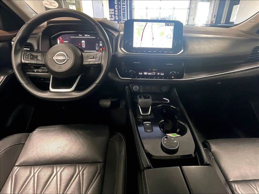 Used 2023 Gold Nissan Platinum image 21