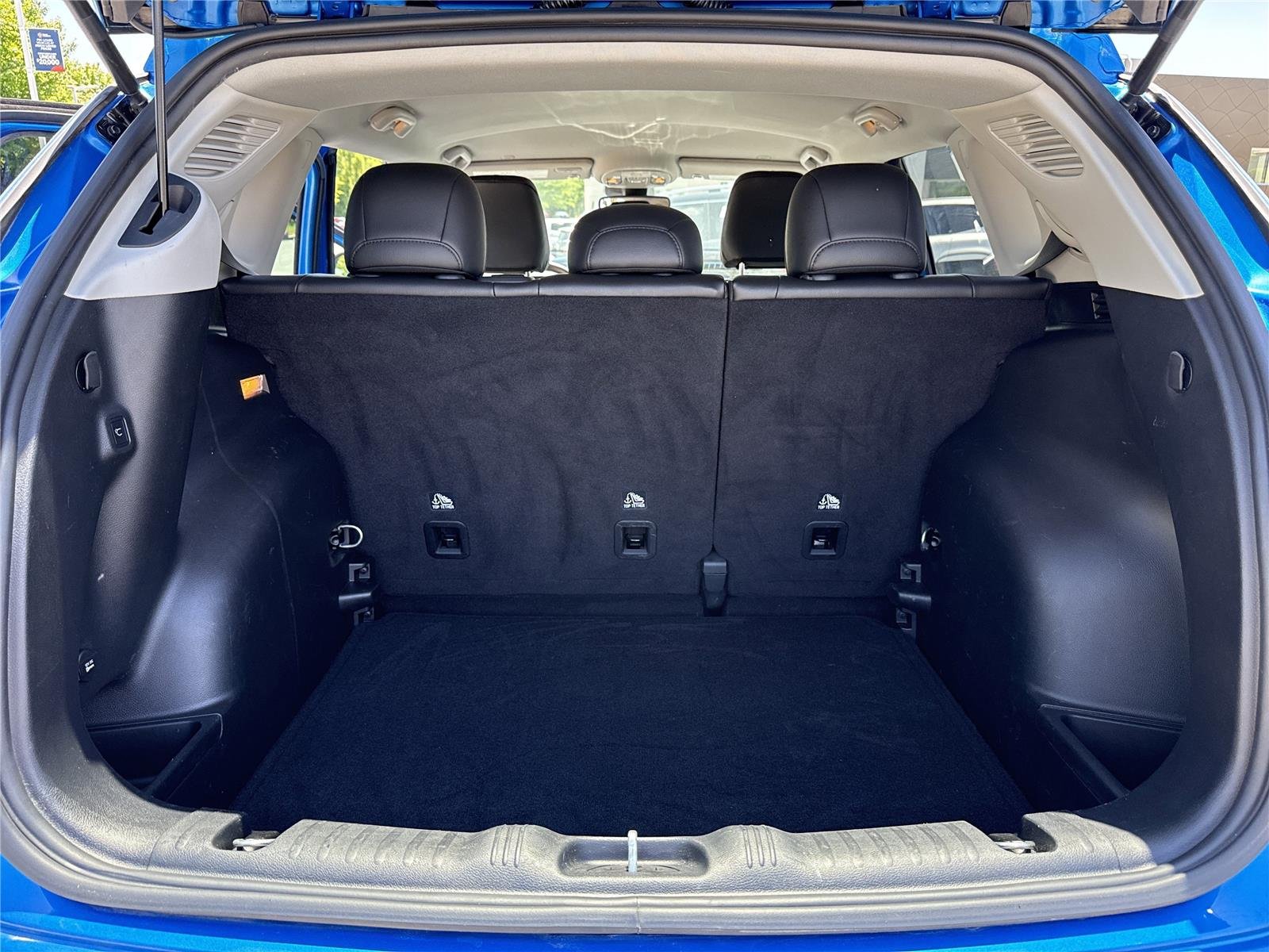 Used 2022 Laser Blue Pearlcoat Jeep Latitude image 13