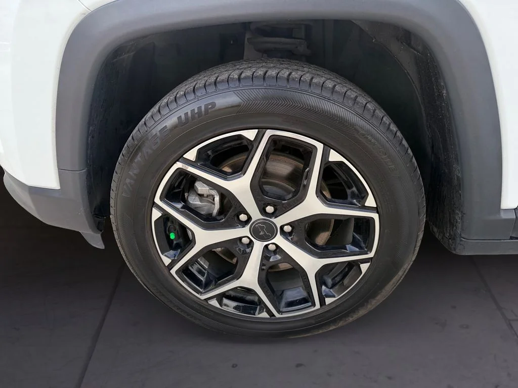 Used 2025 White Jeep Limited image 9