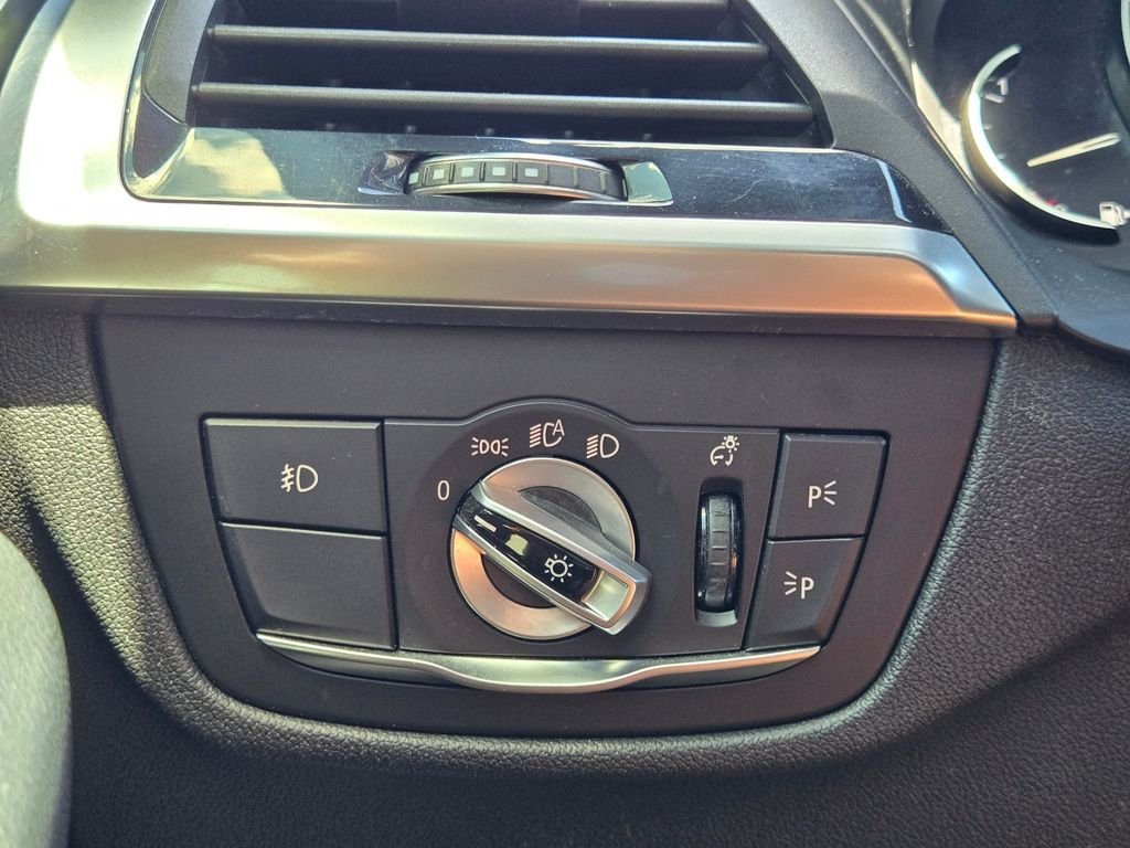 Used 2021 White BMW sDrive30i image 25