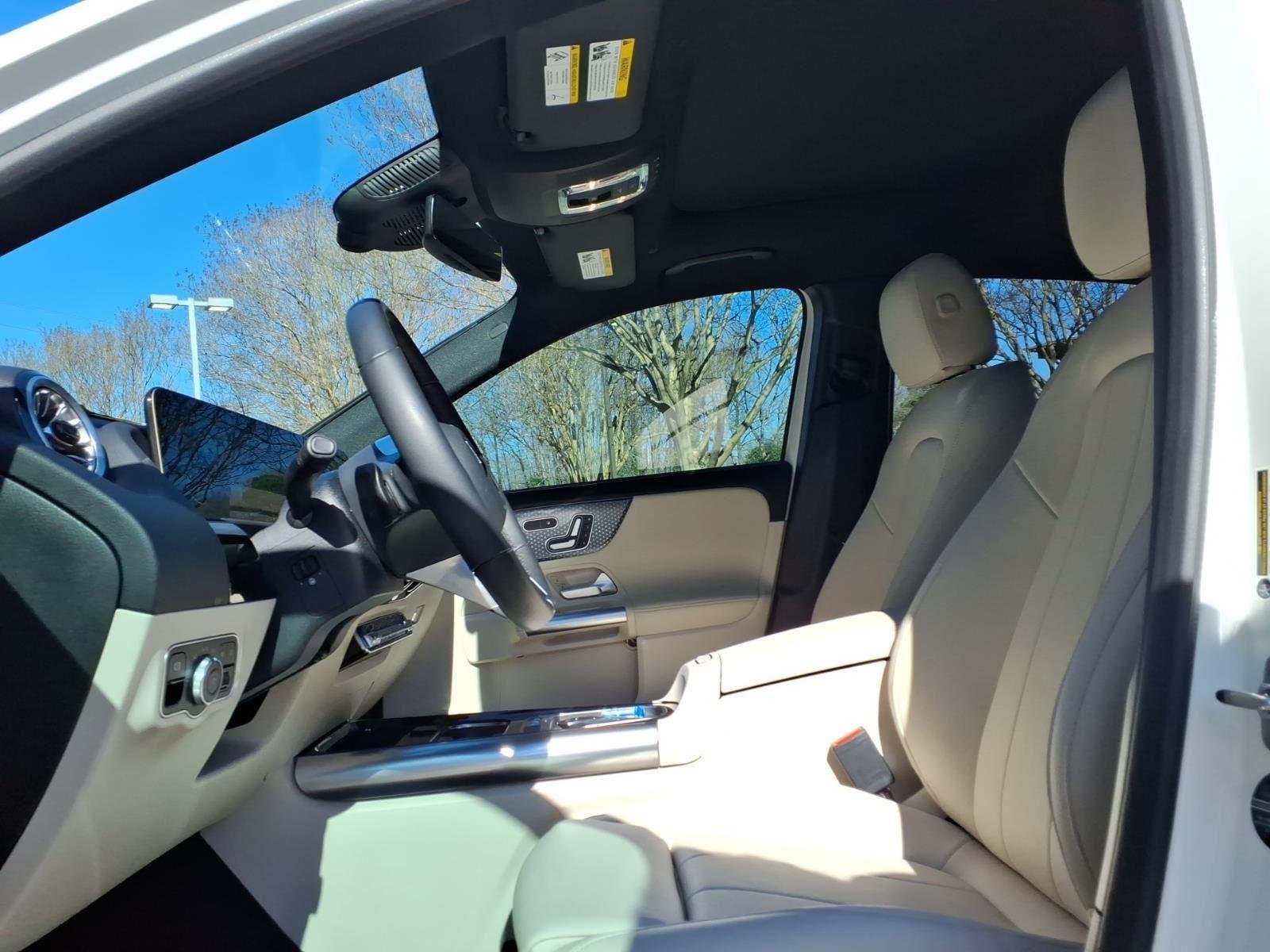 Used 2025 Polar White Mercedes-Benz GLA 250 image 27