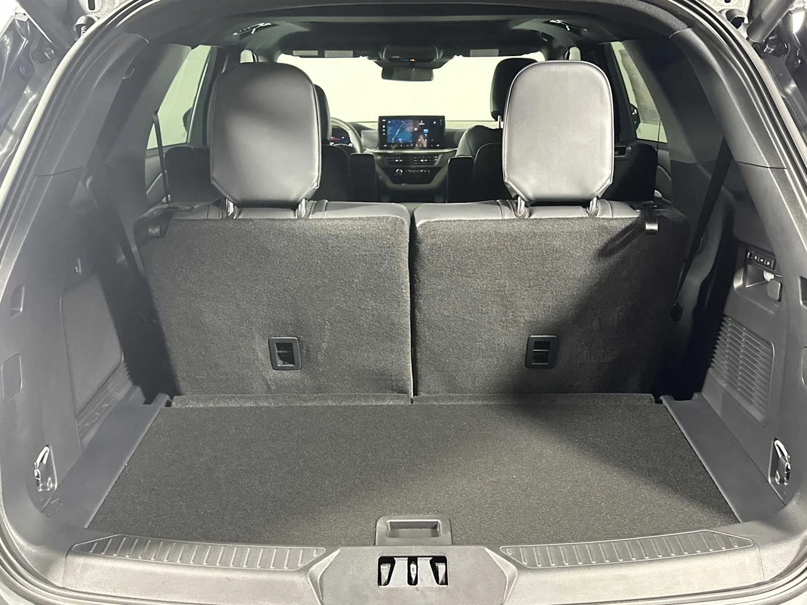 New 2026 Carbonized Gray Metallic Ford Tremor image 19