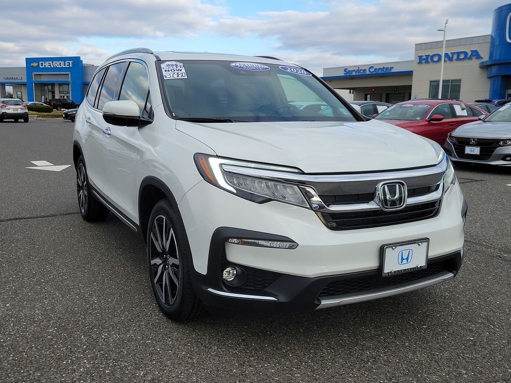 Certified Used 2020 Platinum White Pearl Honda Touring image 3