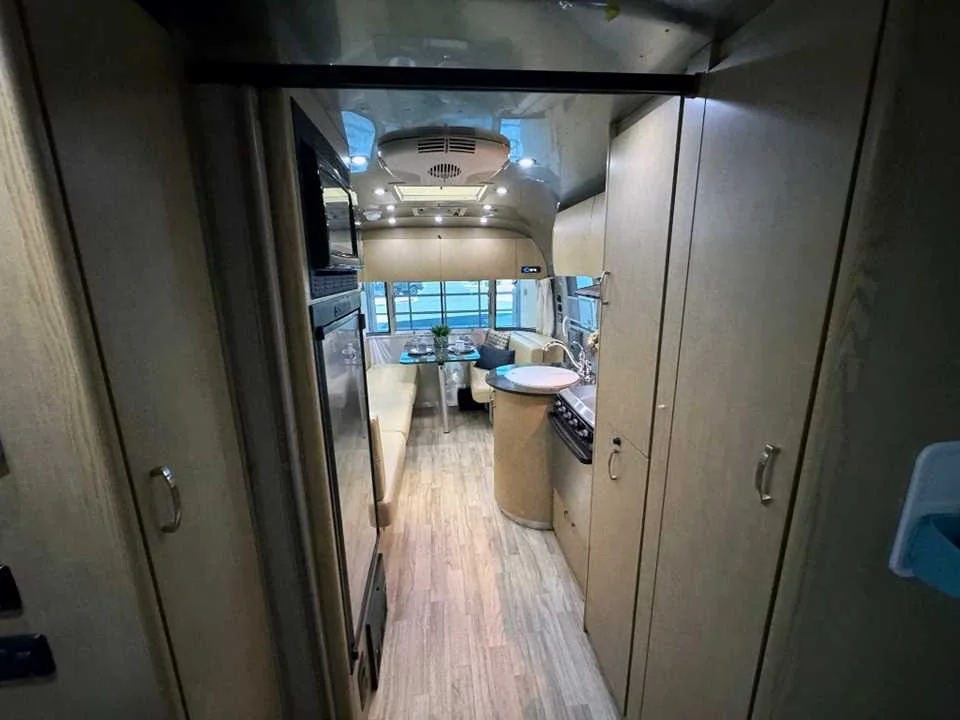 Used 2014 SILVER AIRSTREAM  image 26