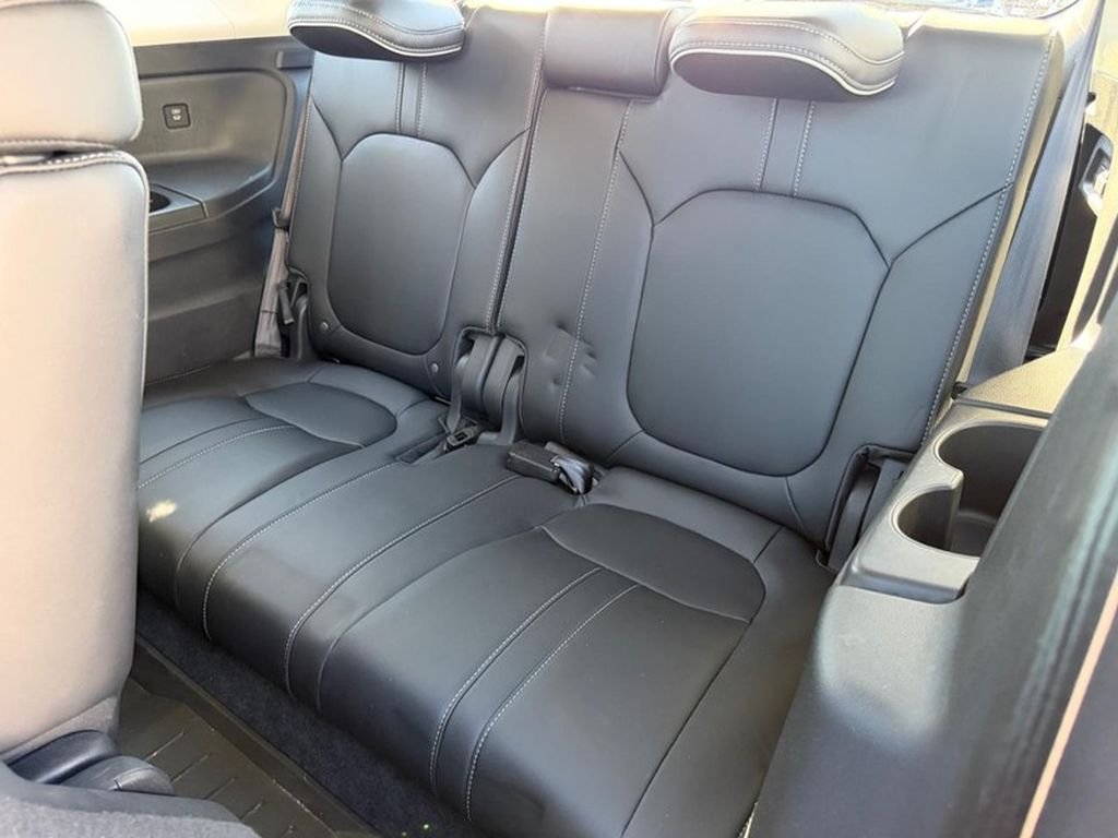 Used 2025 Crystal Black Pearl Honda AWD Elite image 9