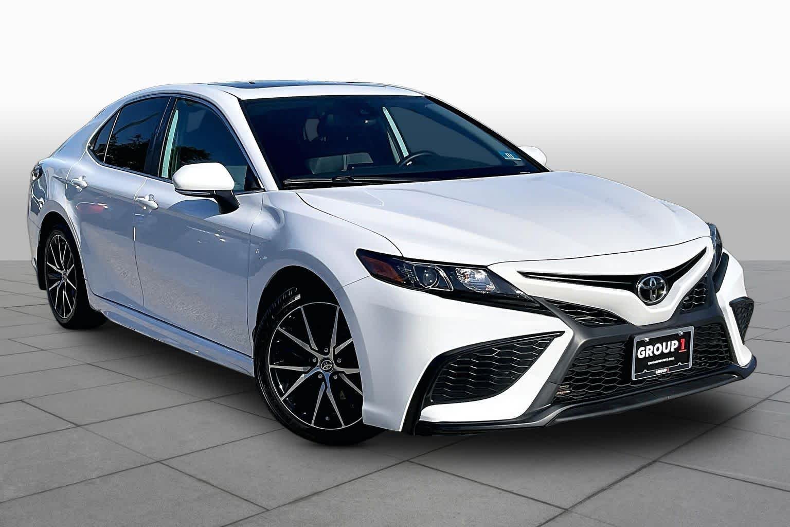 Used 2021 Super White Toyota SE image 3