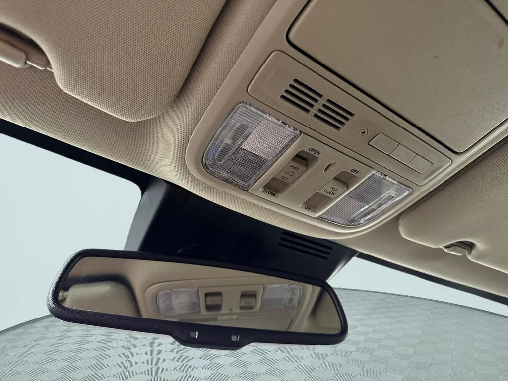 Certified Used 2022 White Honda Touring image 31