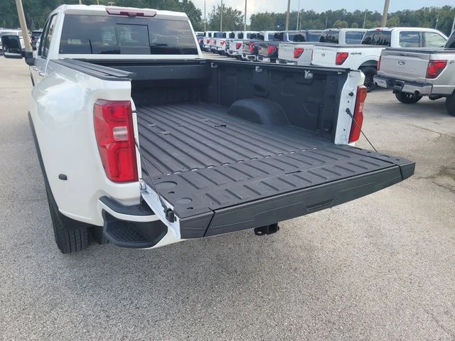 Used 2025 Beige Chevrolet High Country image 10