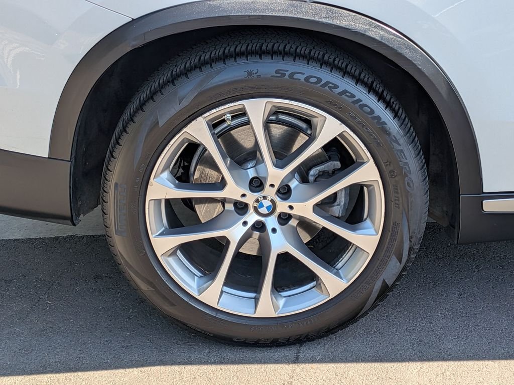 Used 2019 White BMW xDrive40i image 30