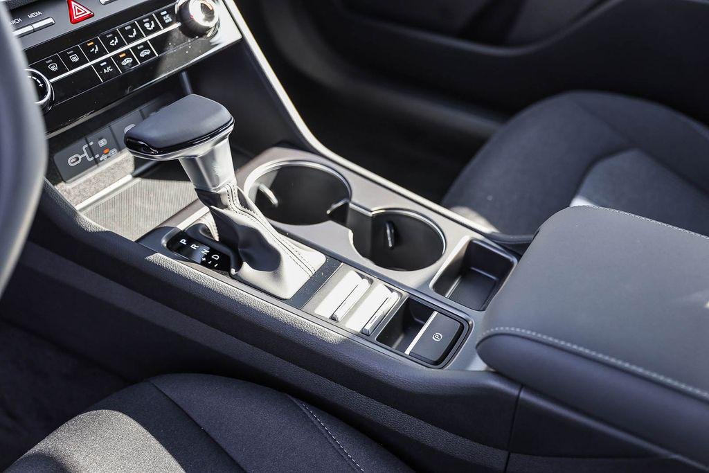 New 2026 White Hyundai SE image 22