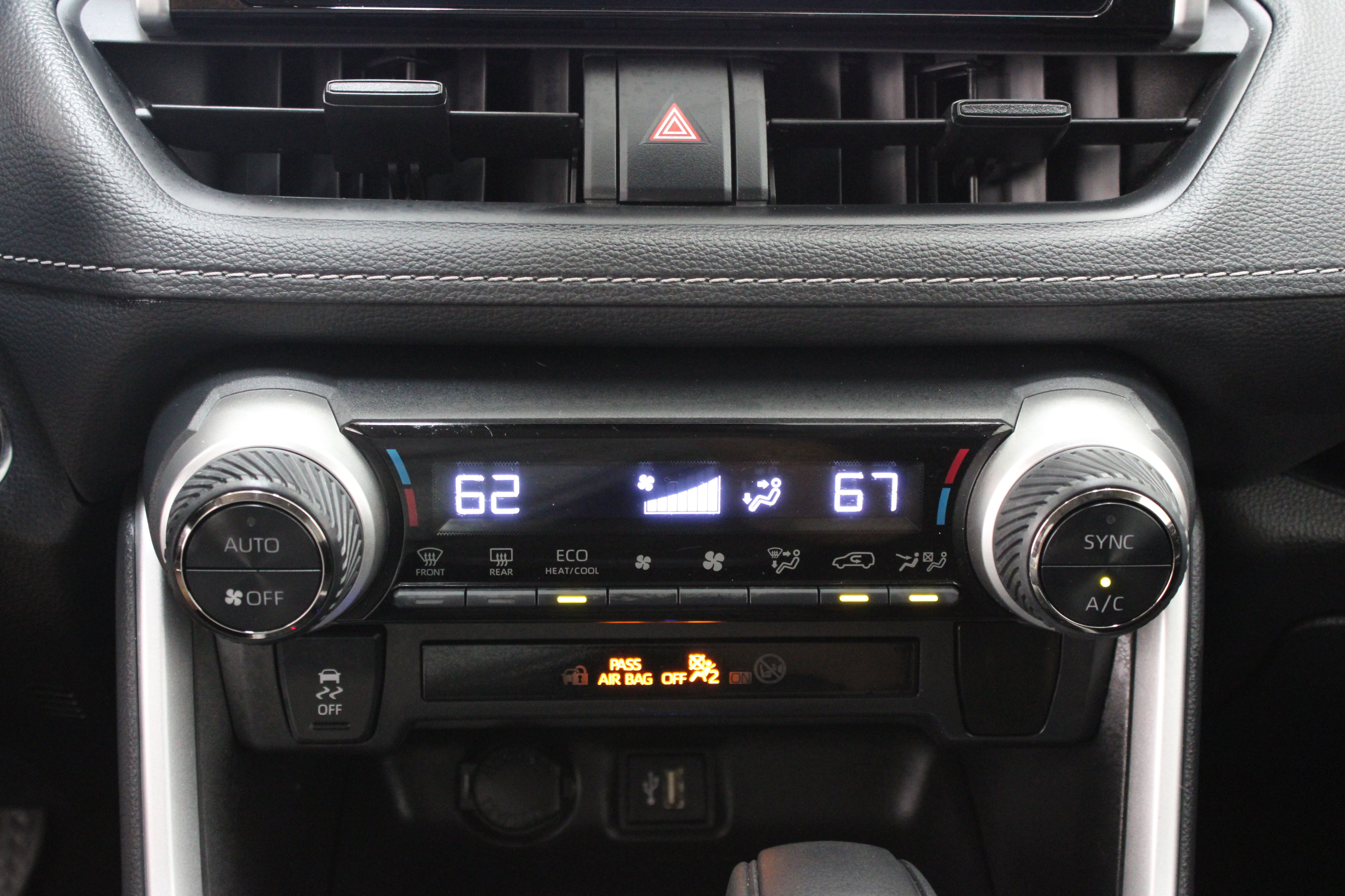 Used 2024 Ice Cap Toyota Hybrid XLE 2.5L image 19