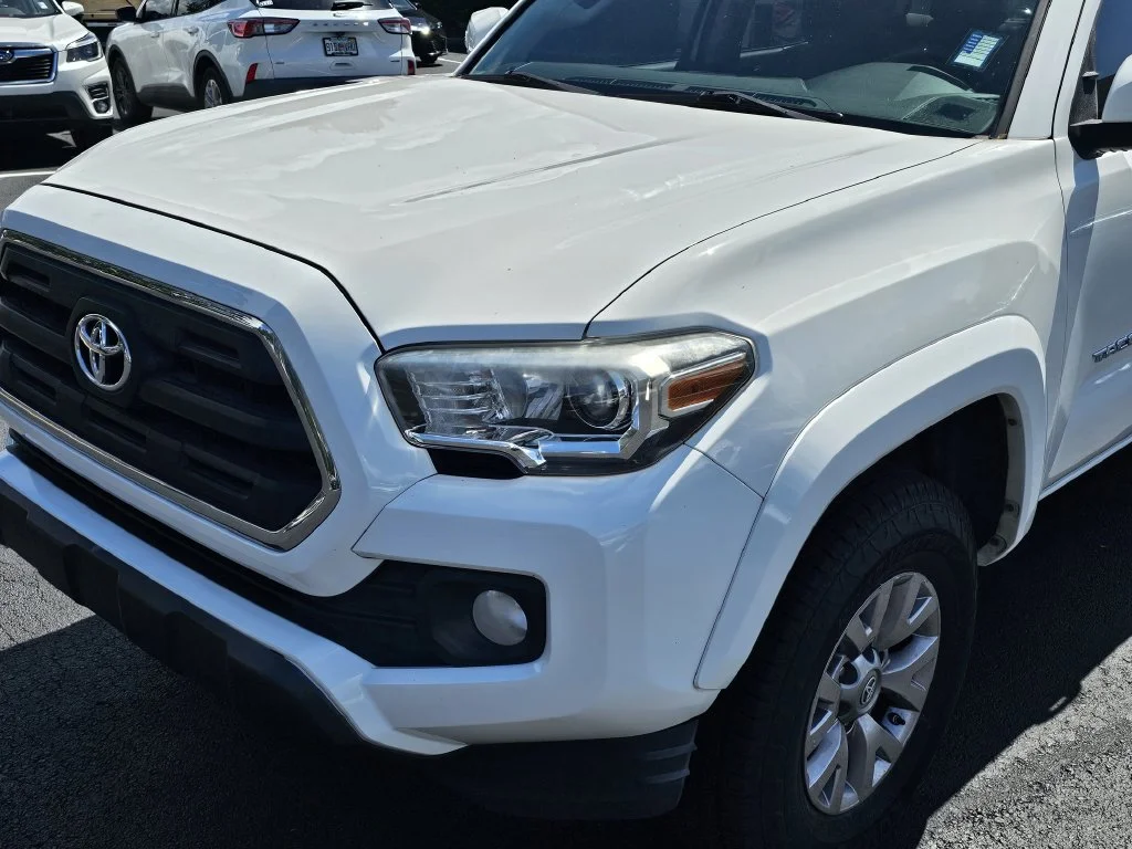 Used 2017 White Toyota SR5 image 6