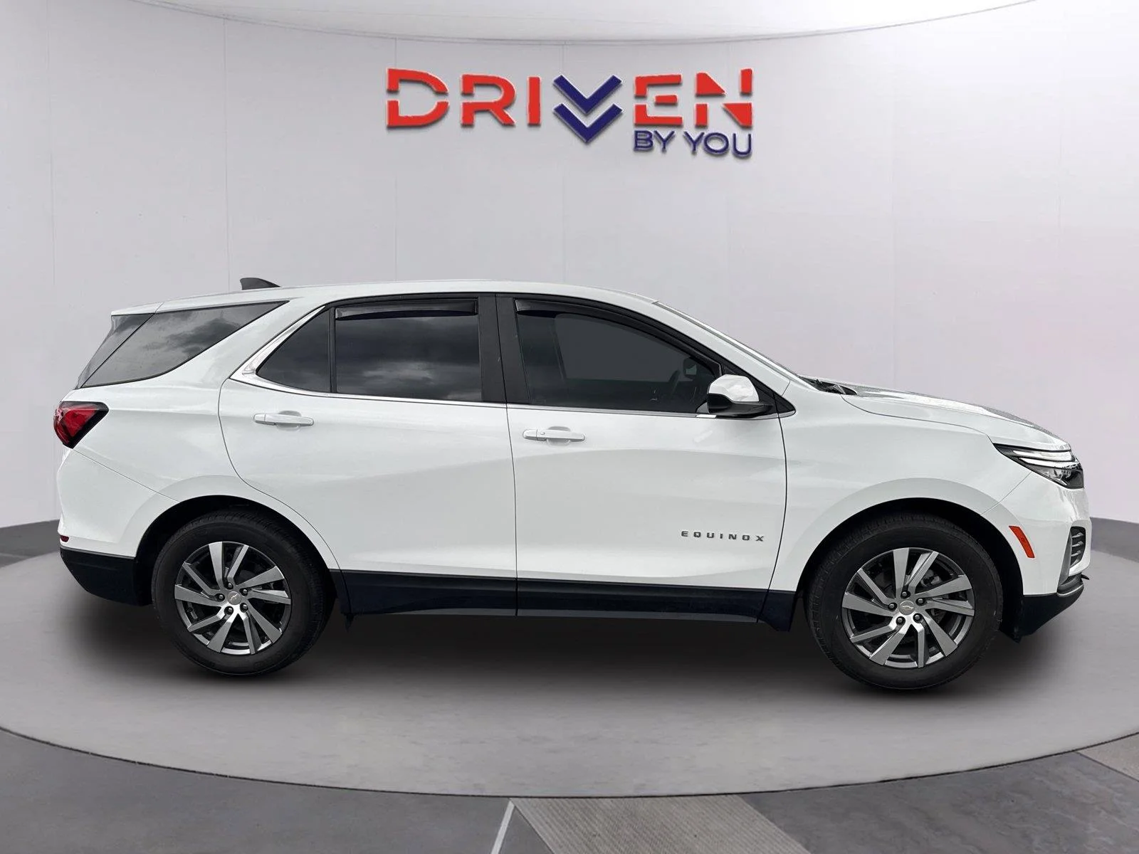 Used 2023 SUMMIT WHITE Chevrolet LT image 3