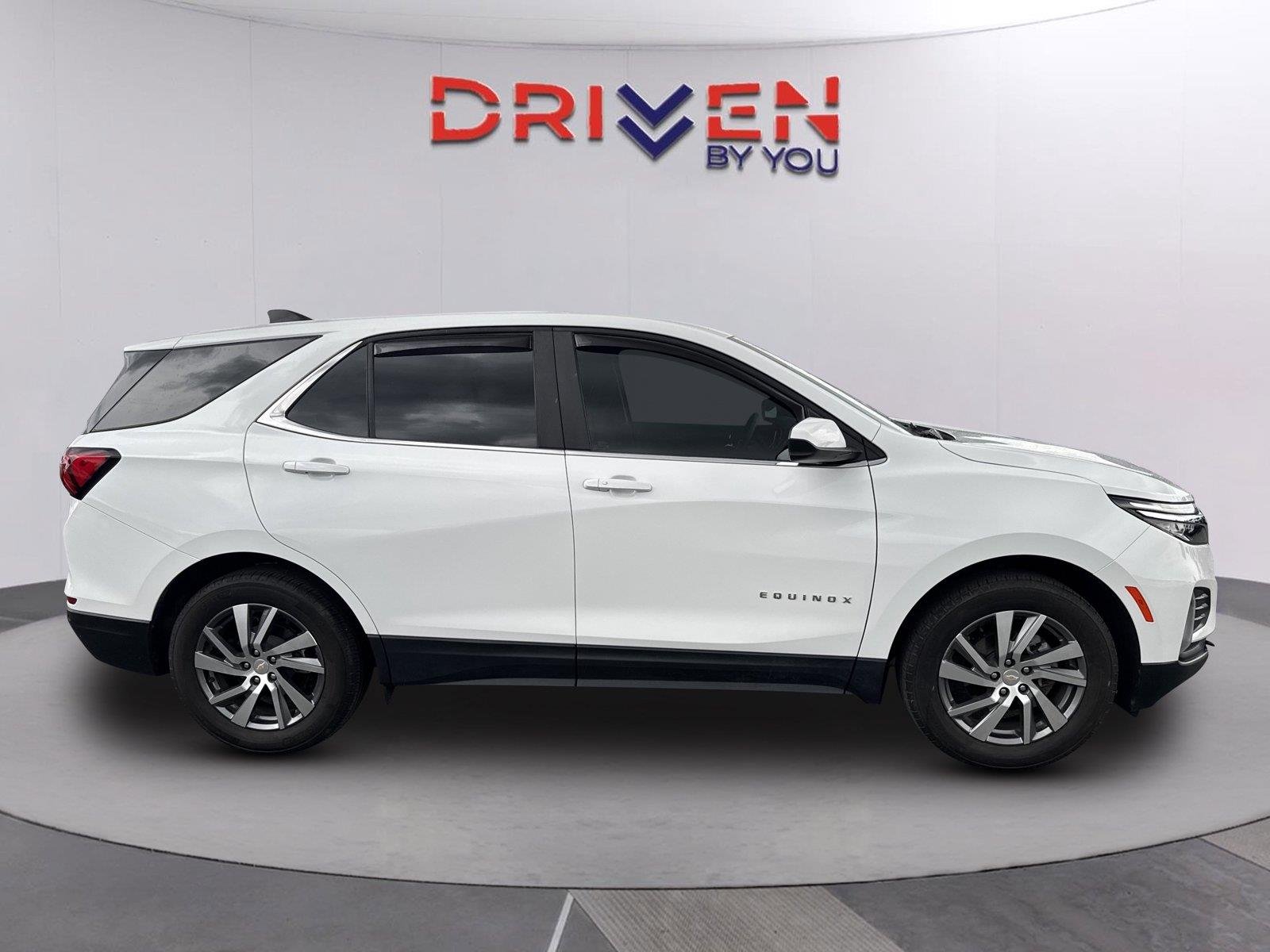 Used 2023 SUMMIT WHITE Chevrolet LT image 3
