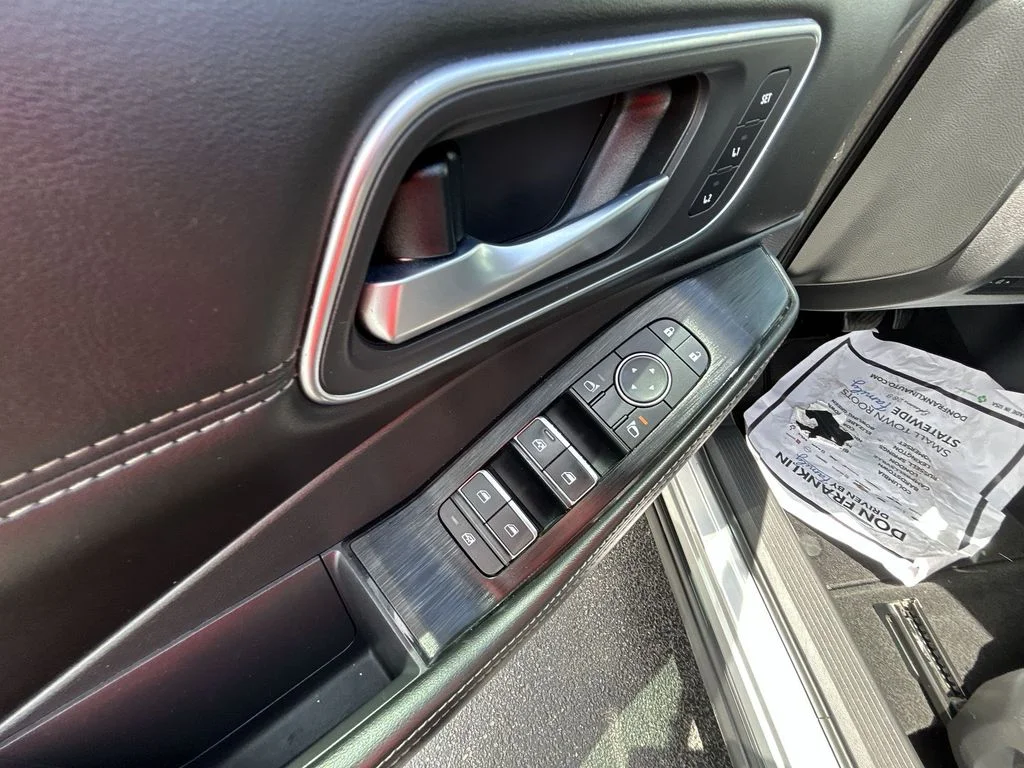 Used 2021 Silver Nissan SL image 19