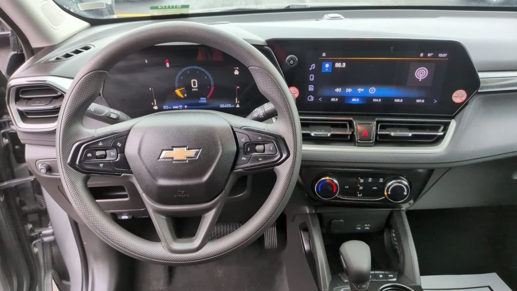 Used 2025 Gray Chevrolet LT image 26