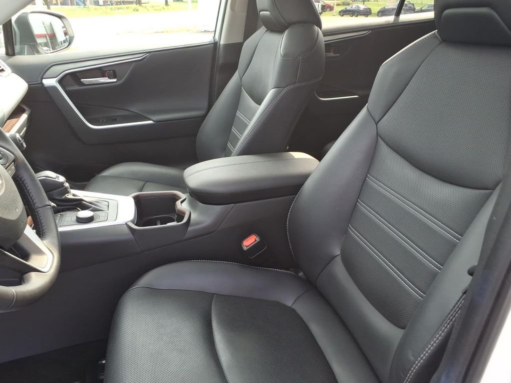 Used 2023 Wind Chill Pearl Toyota Limited image 10