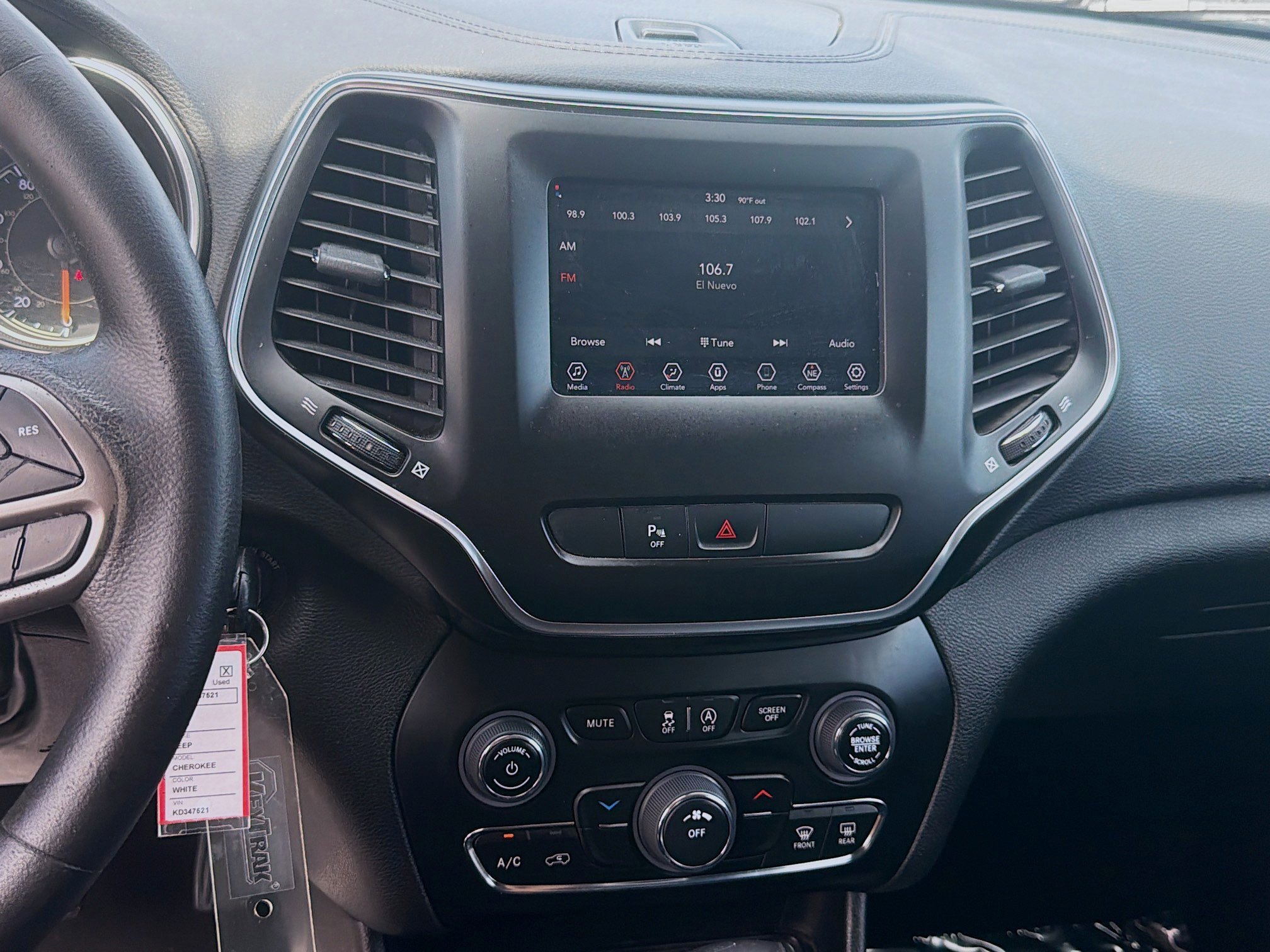 Used 2019 Bright White Clearcoat Jeep Latitude image 10