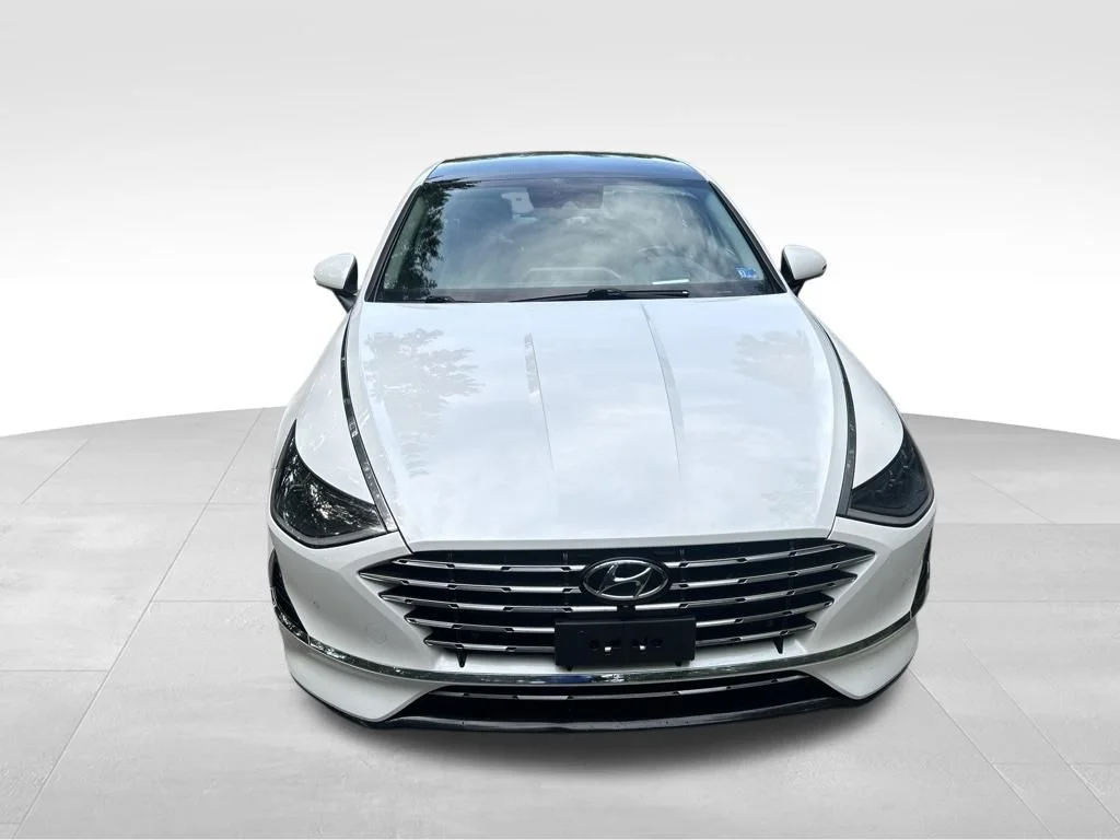Used 2021 White Hyundai Limited image 9