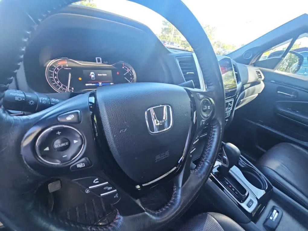 Certified Used 2017 Crystal Black Pearl Honda Black Edition image 7