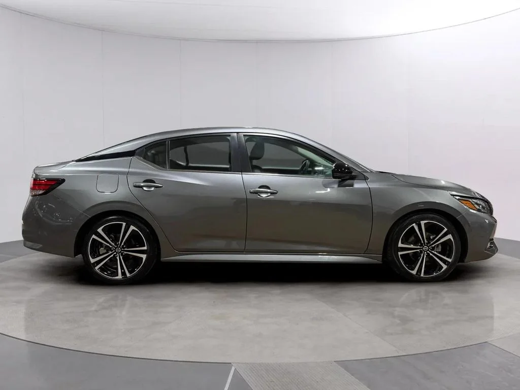 Certified Used 2023 Gun Metallic Nissan SR image 2
