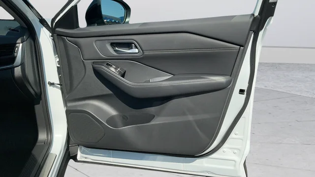New 2026 Everest White Pearl TriCoat Nissan Dark Armor™ image 21