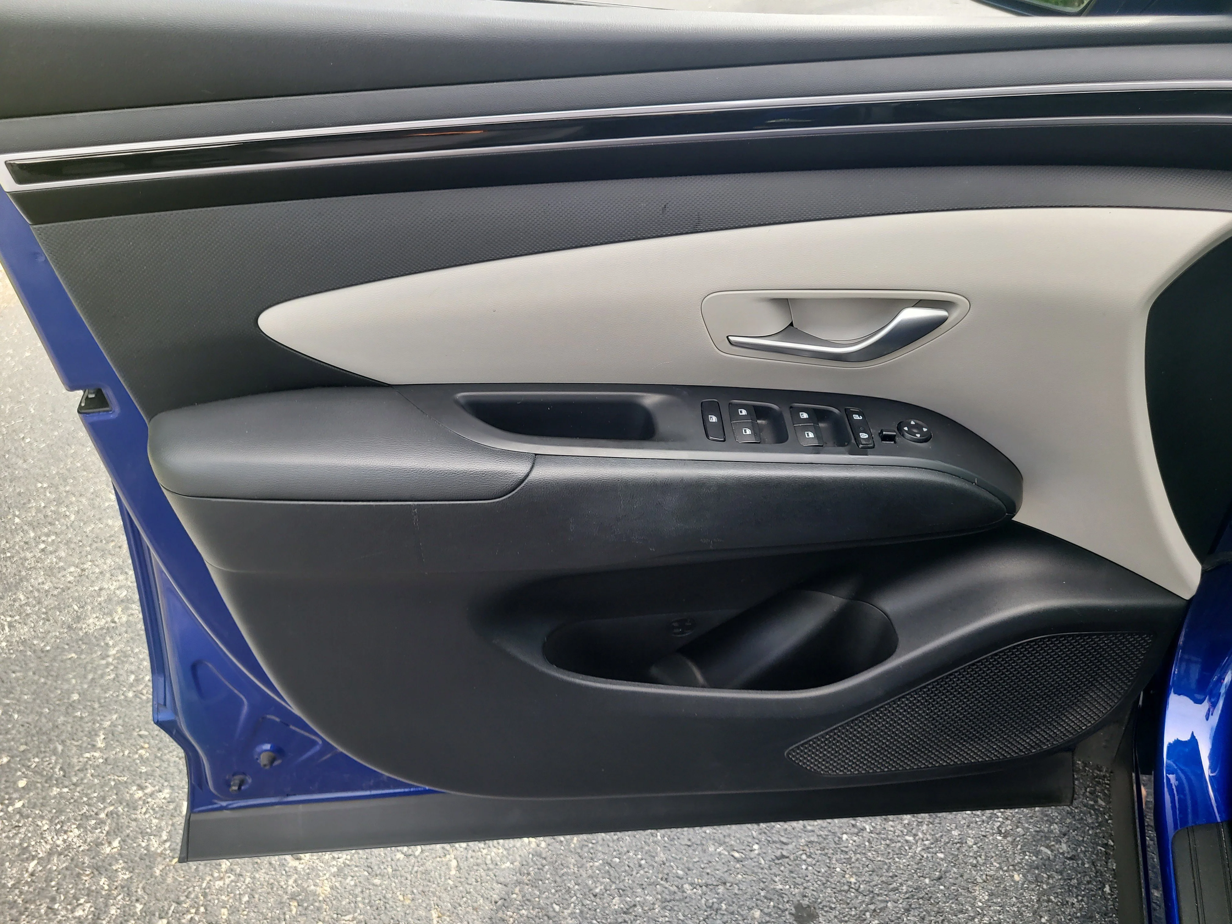 Used 2024 Intense Blue Hyundai SE image 15