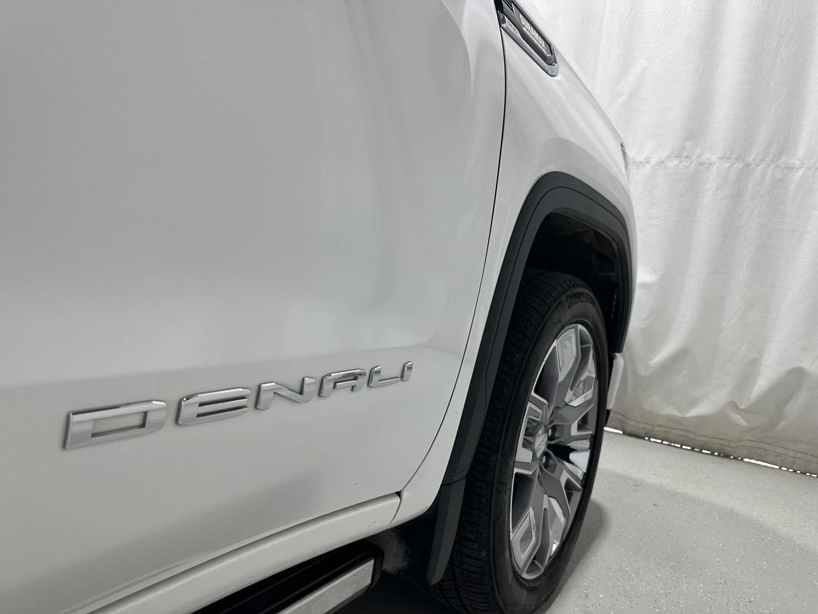 Used 2024 White Frost Tricoat GMC Denali image 30