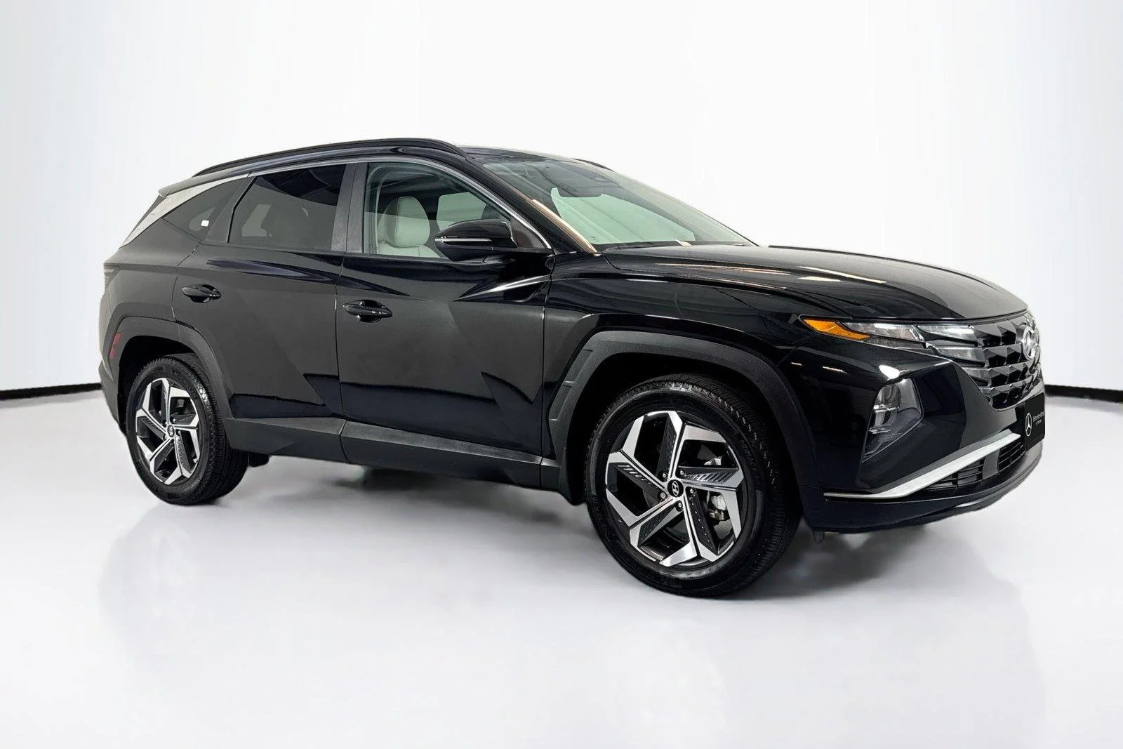 Used 2023 Phantom Black Hyundai SEL image 3