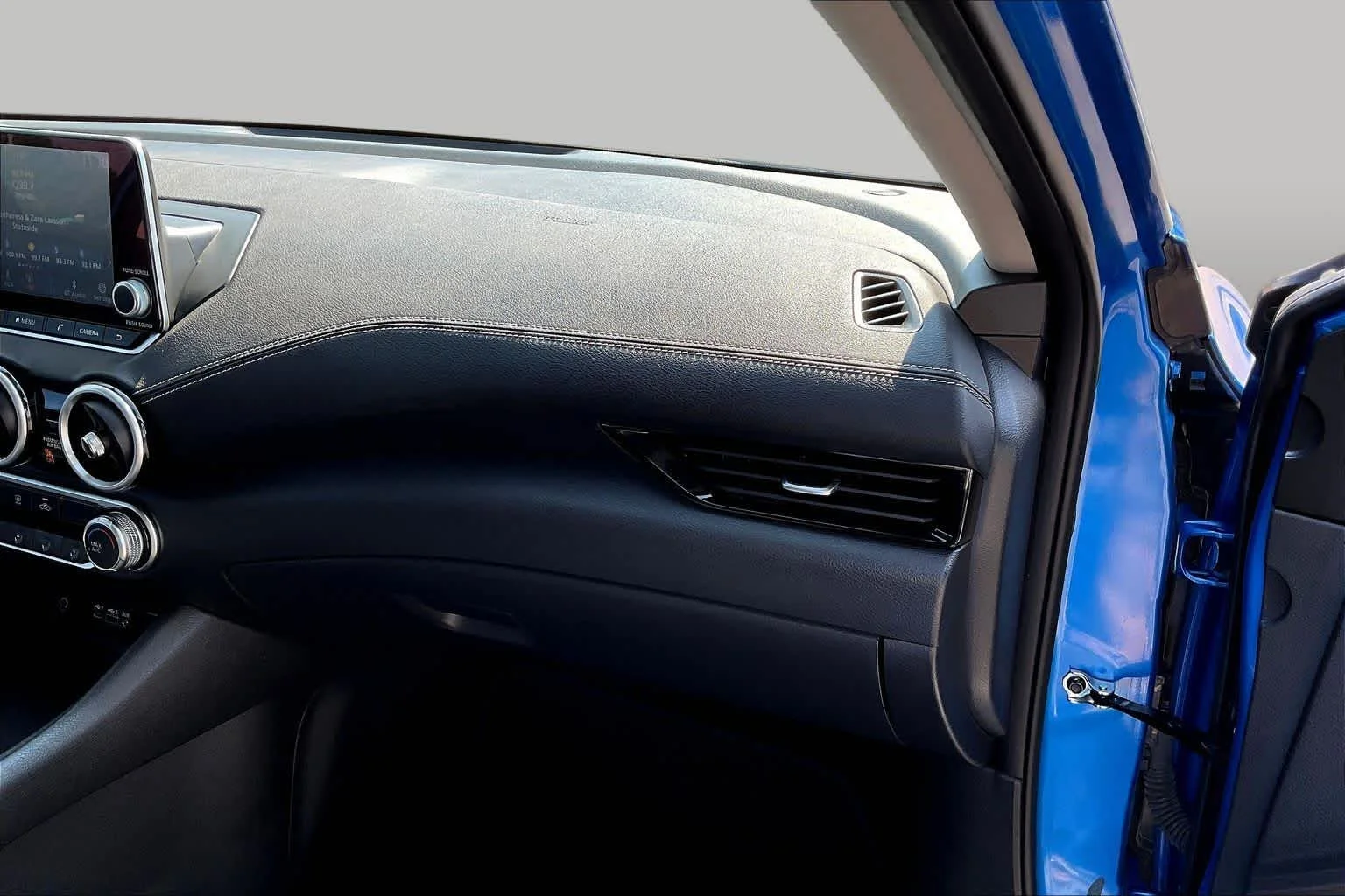 Used 2025 Electric Blue Metallic Nissan SV image 18