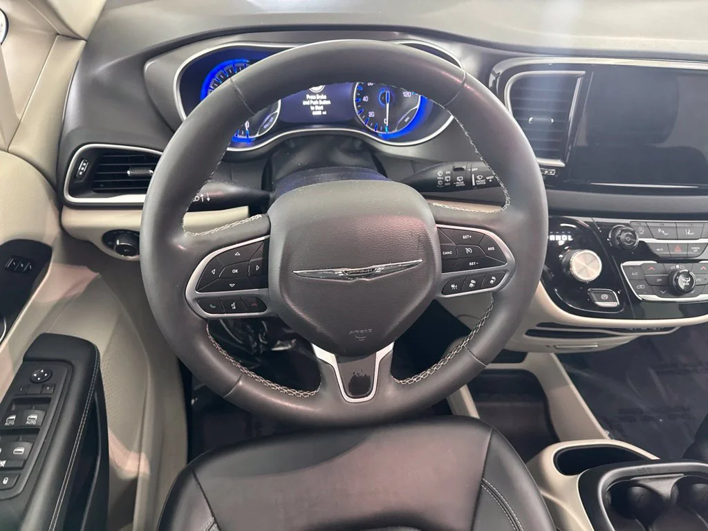 Used 2024 White Chrysler Touring L image 26