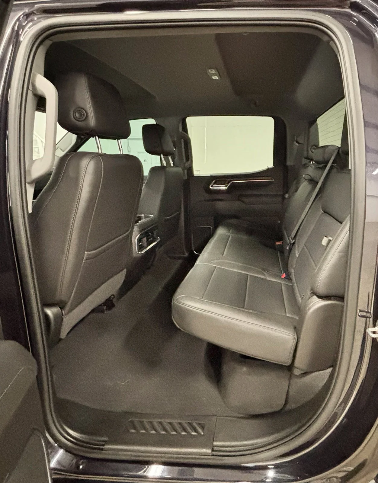 Used 2022 Silver GMC SLT image 24