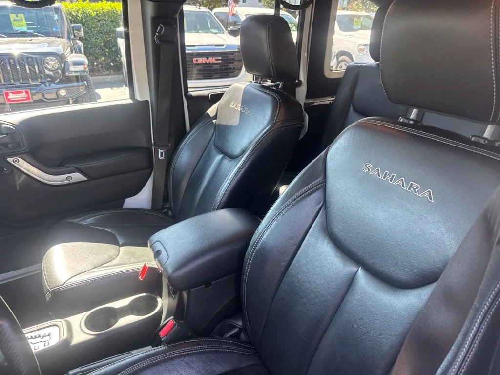 Used 2017 White Jeep Unlimited Sahara image 11