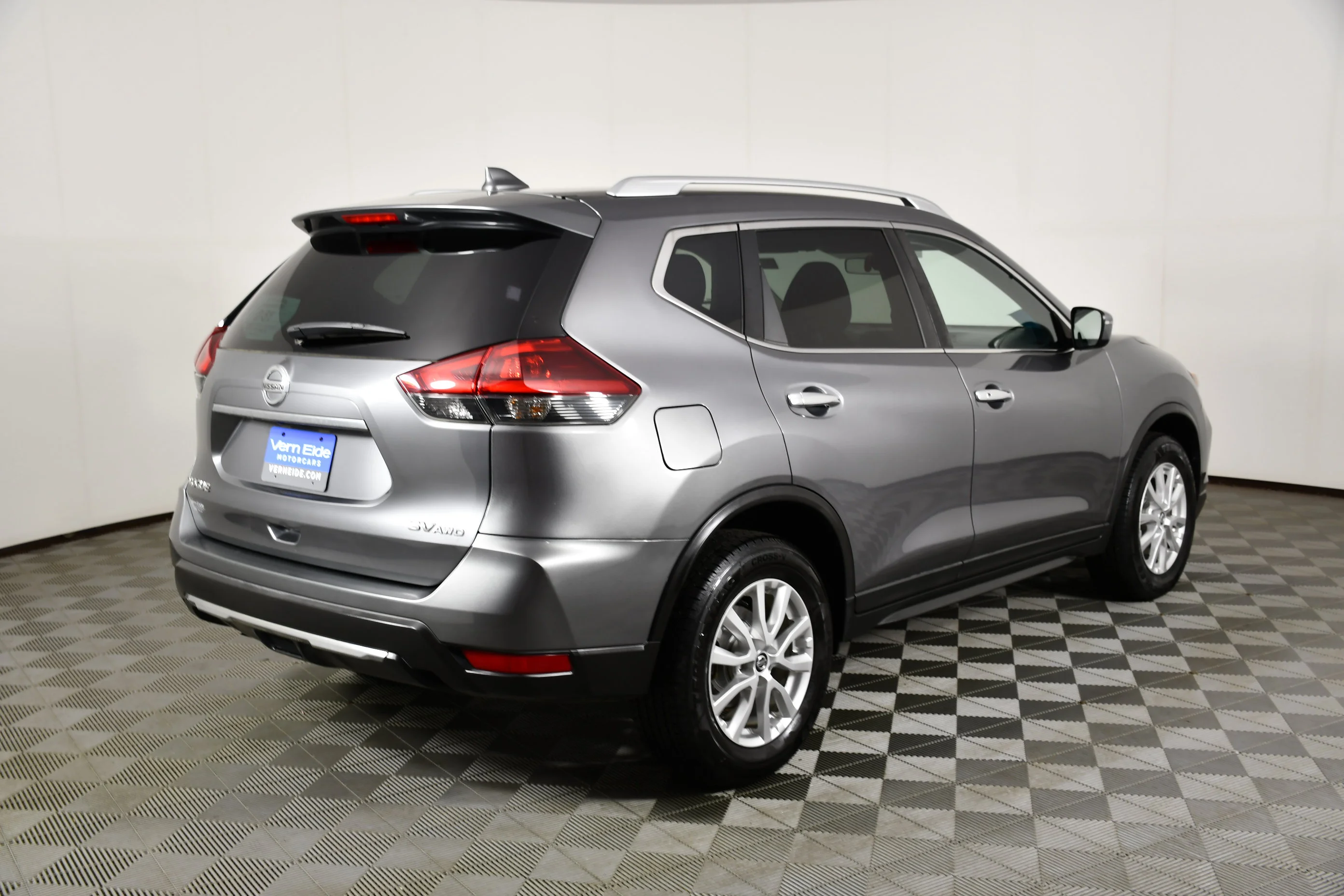 Used 2018 Gun Metallic Nissan SV image 6