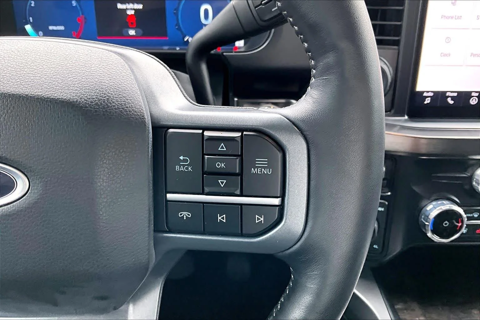 Used 2024 Agate Black Metallic Ford LARIAT image 23