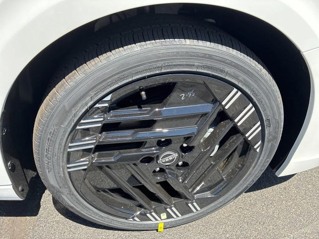 New 2026 Aspen White TriCoat / Super Black Two-tone Nissan SR image 12
