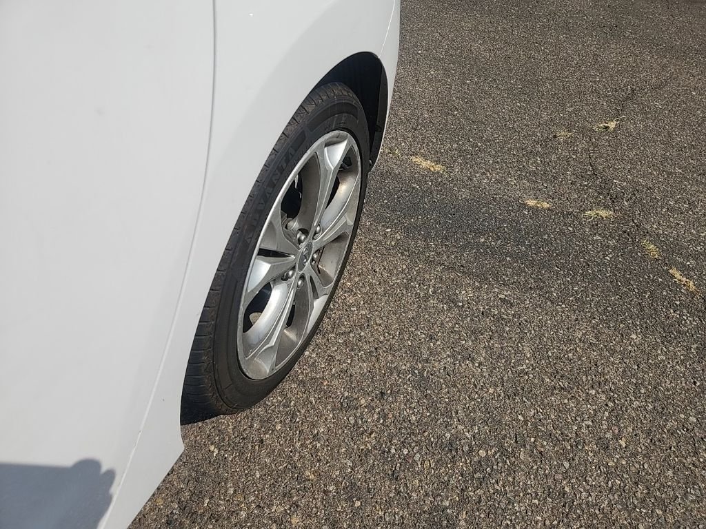 Used 2013 White Hyundai Base image 8