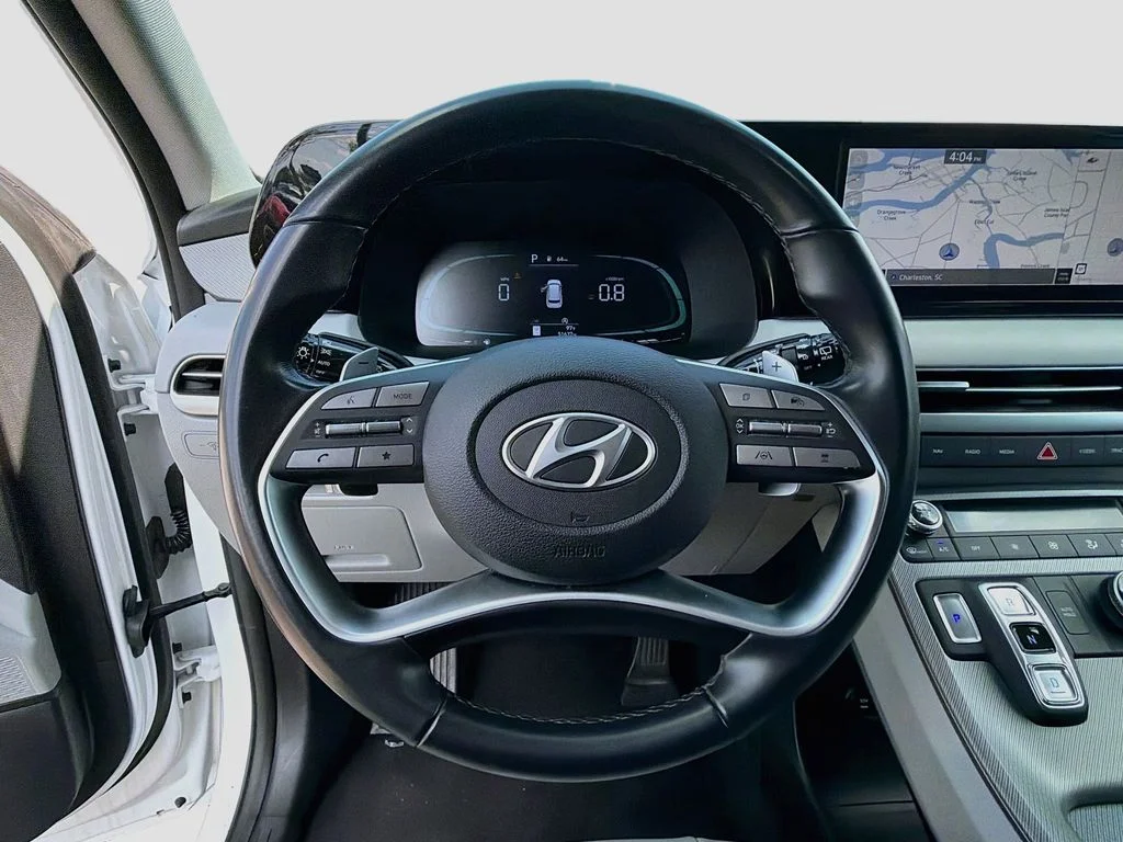 Used 2025 White Hyundai SEL image 11