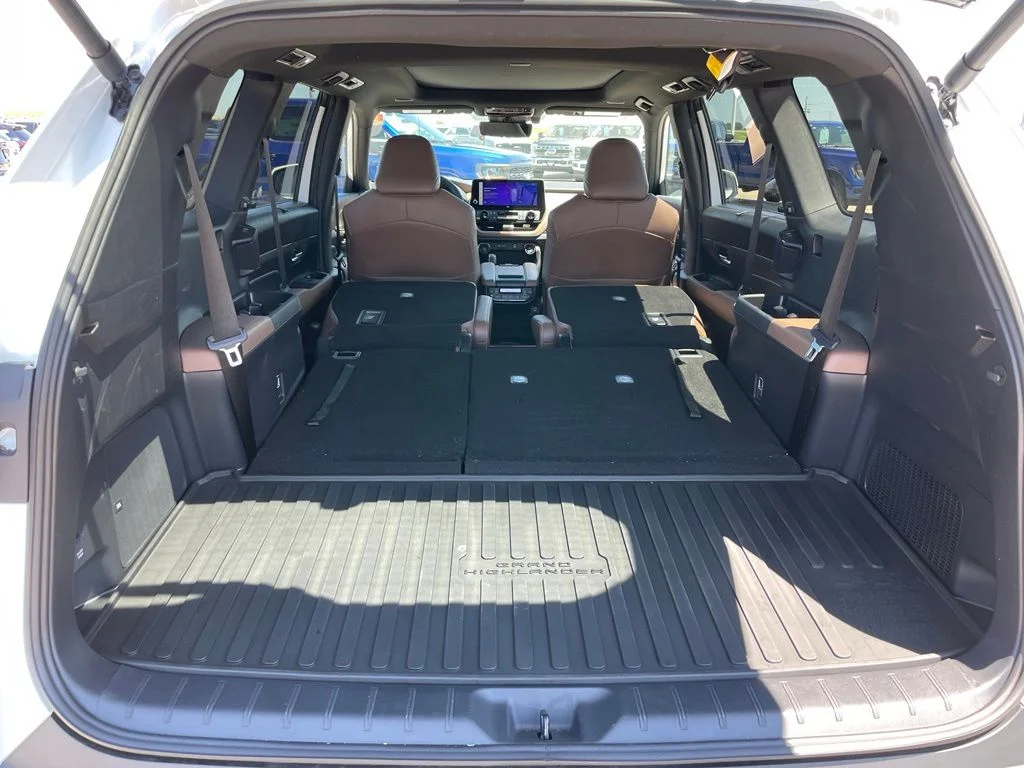 Used 2025 White Toyota MAX Platinum image 30