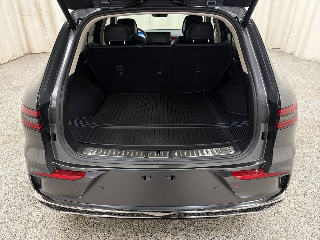 New 2027 Makalu Gray Genesis 2.5T image 16
