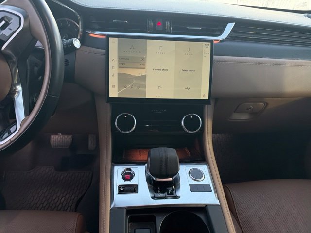 Used 2023  Jaguar P250 S image 19