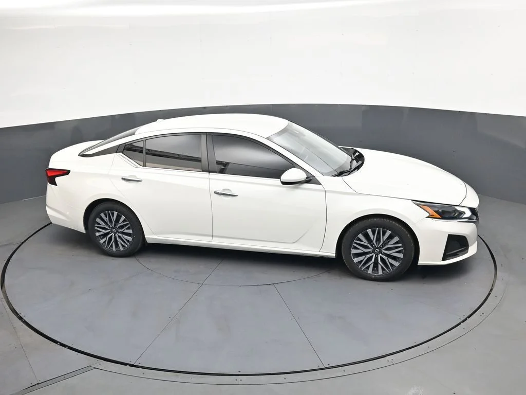 Used 2023 White Nissan 2.5 SV image 34