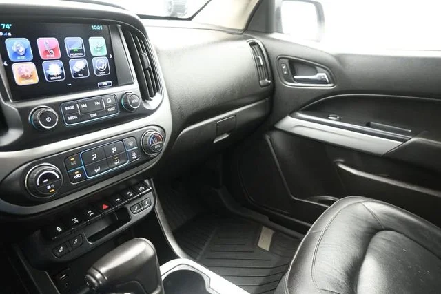 Used 2018 White Chevrolet ZR2 image 27