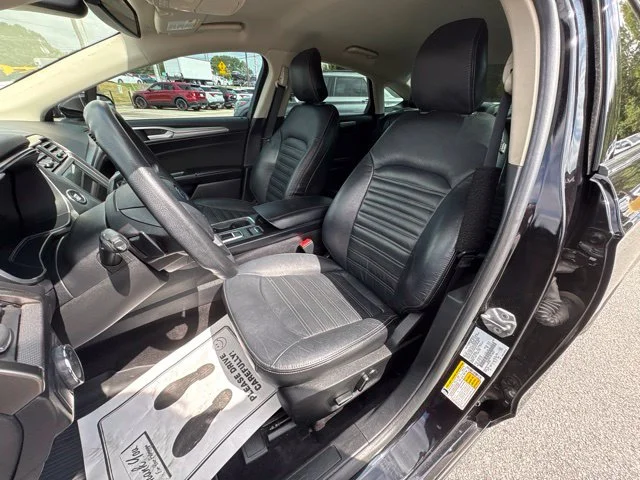 Used 2019 Black Ford SE image 12