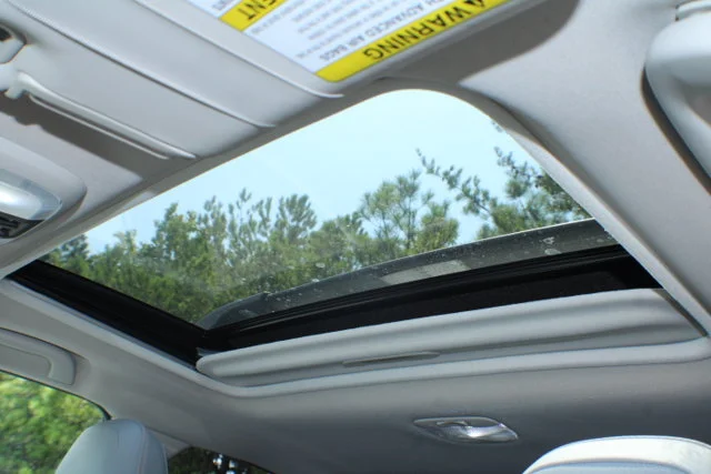 Used 2021 Crystal White Pearl Subaru Limited image 7