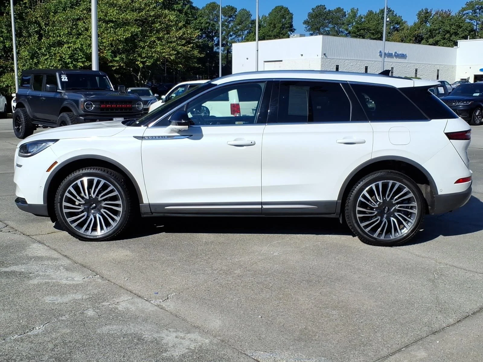 Used 2022 Pristine White Metallic Tri-Coat Lincoln Reserve image 3